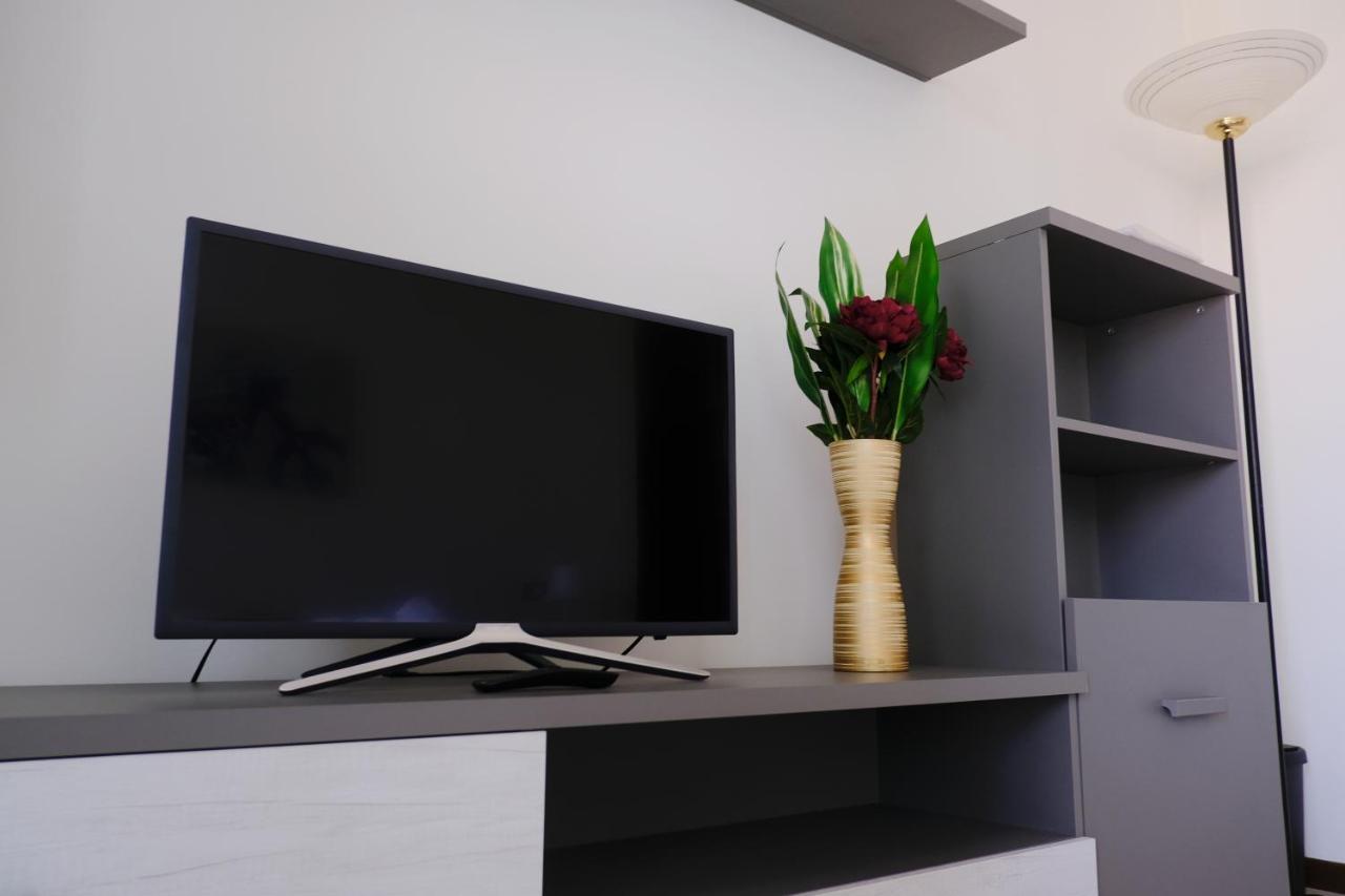 Best Way Rent - Elegante Loft Con Terrazzo Milano Esterno foto