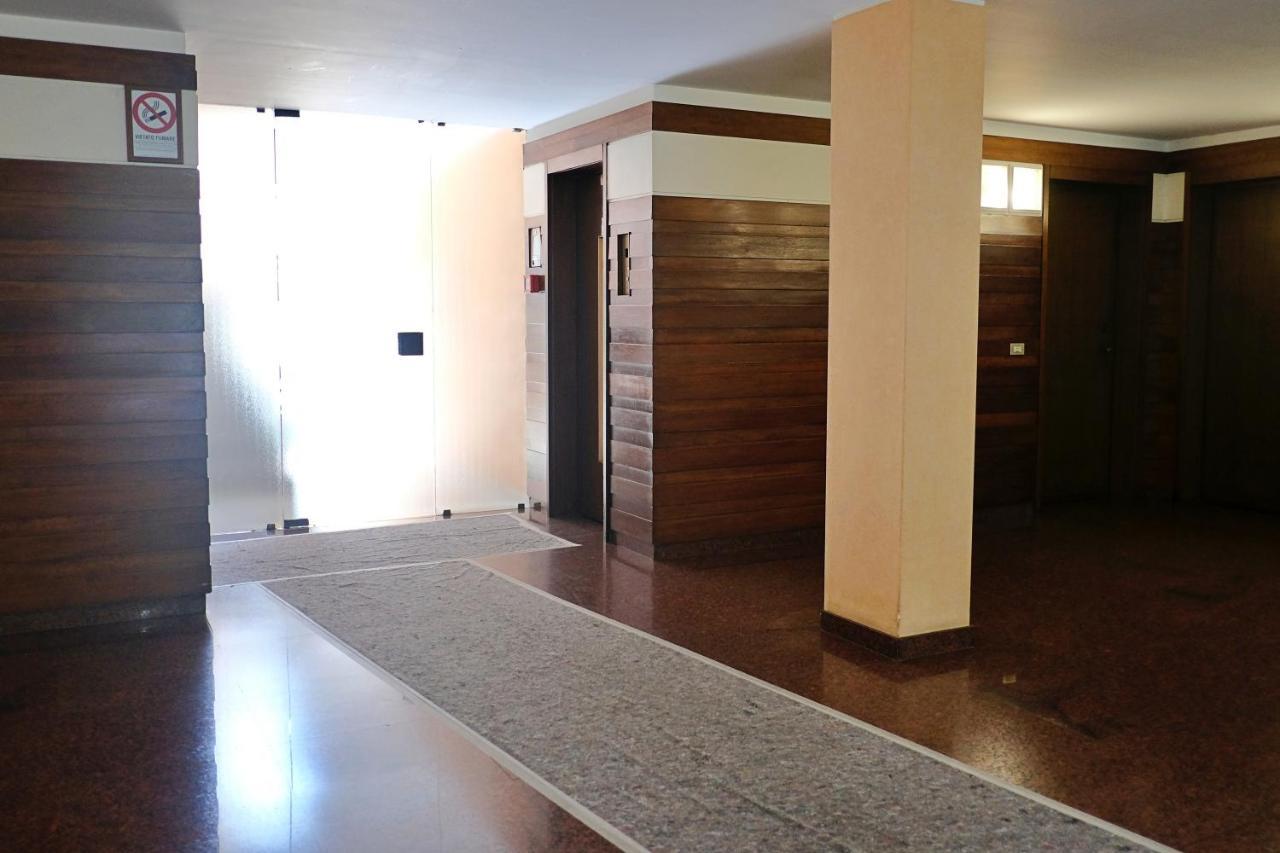 Best Way Rent - Elegante Loft Con Terrazzo Milano Esterno foto